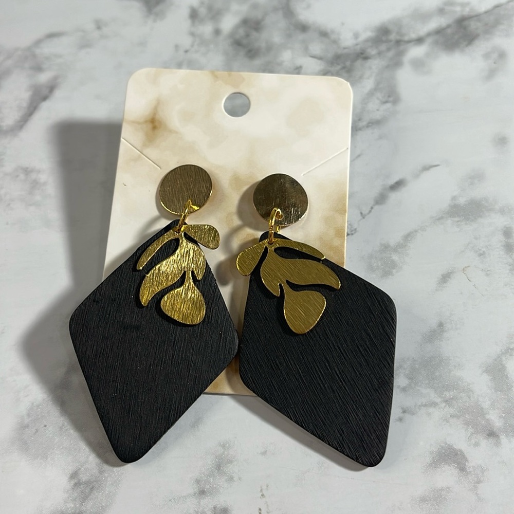Handcrafted Lightweight Dangle Earrings in Black and Gold.